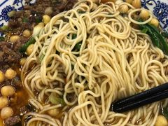 -渝之汇牛肉豌杂面