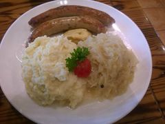 煎猪肉肠配酸菜土豆泥-申德勒加油站餐厅(三里屯北小街店)