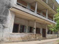 -吐斯廉屠杀博物馆