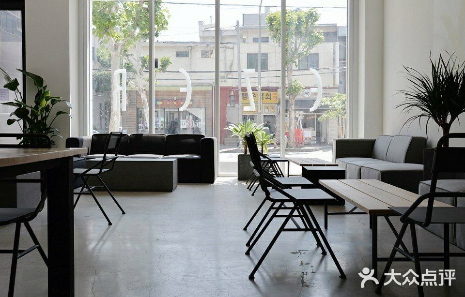 ［咖啡厅］设计｜简洁而不单调的用餐空间