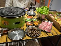 -山野的朋友露营炭火烤肉