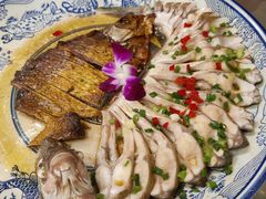 -梓檚中餐厅湖北菜小龙虾武昌鱼排骨藕汤(黄鹤楼店)