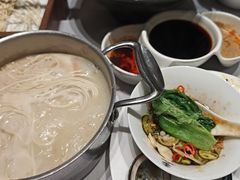 -红鼎豆捞·非遗鲍皇汤火锅(宝丰路店)