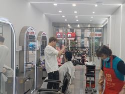 点击看大图 -娇点芭莎·烫染形象设计
