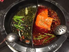 酸菜鸳鸯锅-宽板凳老灶火锅(簋街店)