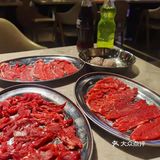 师傅面前的烤物总是拿不完~服务员要夸一夸