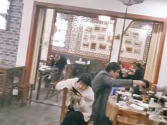 大堂-临街徽菜馆·正宗黄山味