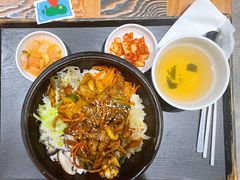 蘑菇烤牛肉拌饭-本粥&拌饭cafe(欧亚新生活店)