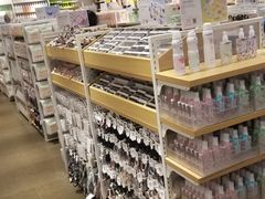 -名创优品(北京新中关购物中心地铁层店)