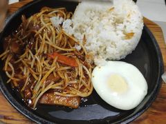 铁板五花肉饭-拌来拌去石鍋拌飯(文鼎店)