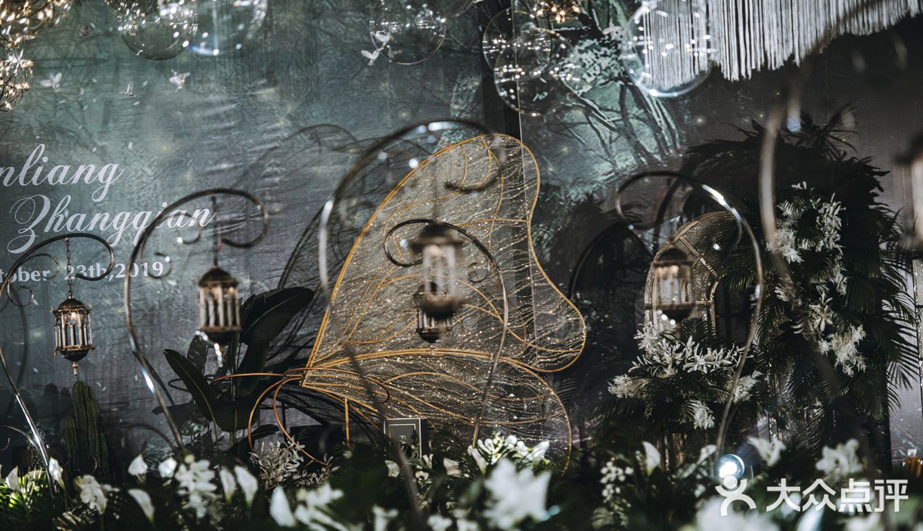 站在舞台上的你,是那么美