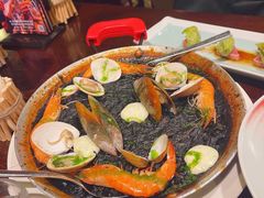 传统西班牙墨鱼汁海鲜饭-BROWNSTONE布朗石西班牙餐厅(深圳湾店)