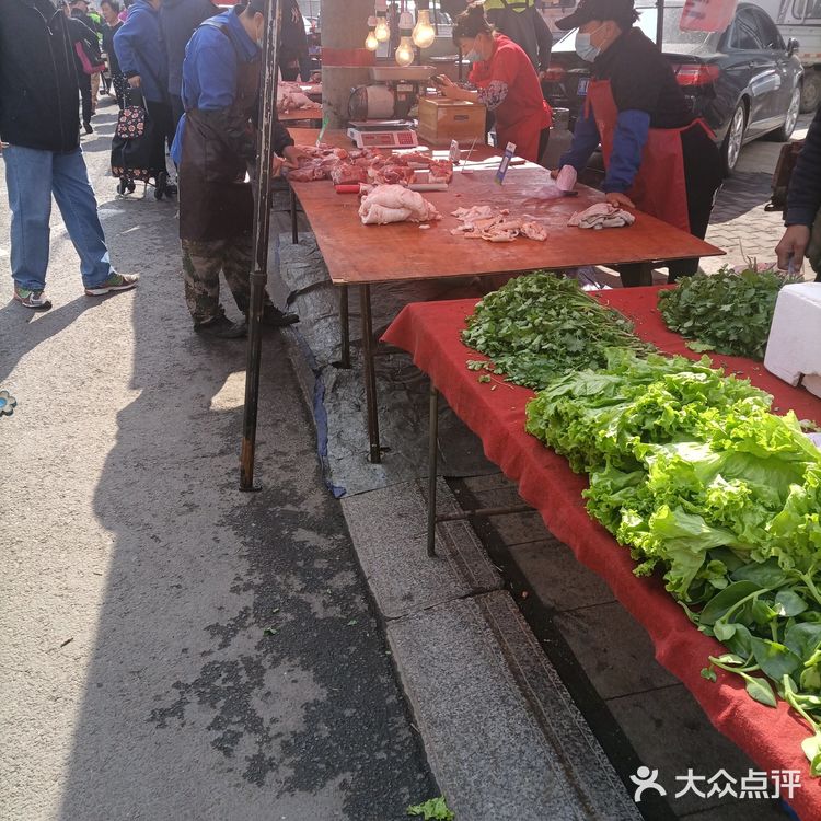 佳木斯江边大早市老八汤子面