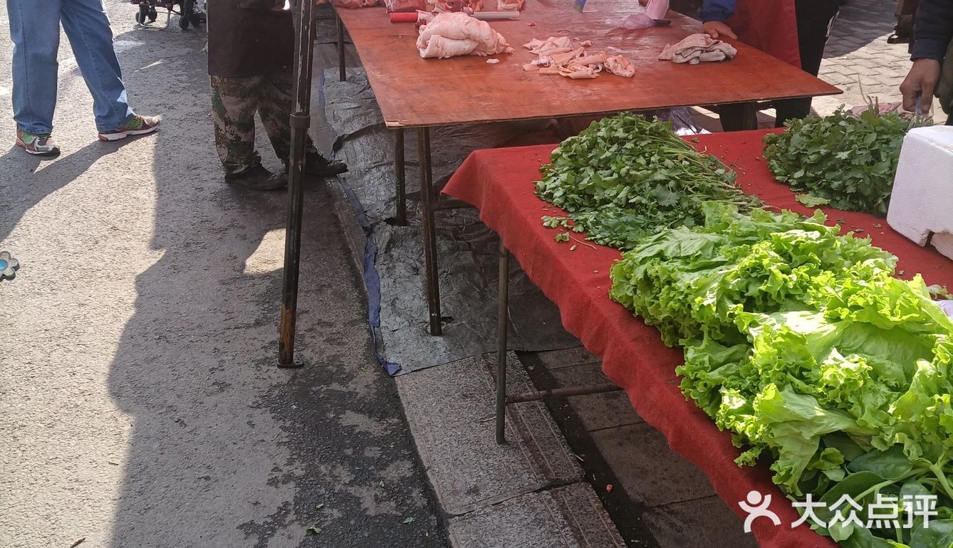 佳木斯江边大早市老八汤子面