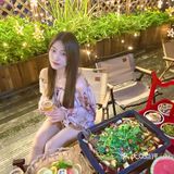 夏天的夜晚🌃就是要和好友吃着烧烤喝着酒🍻