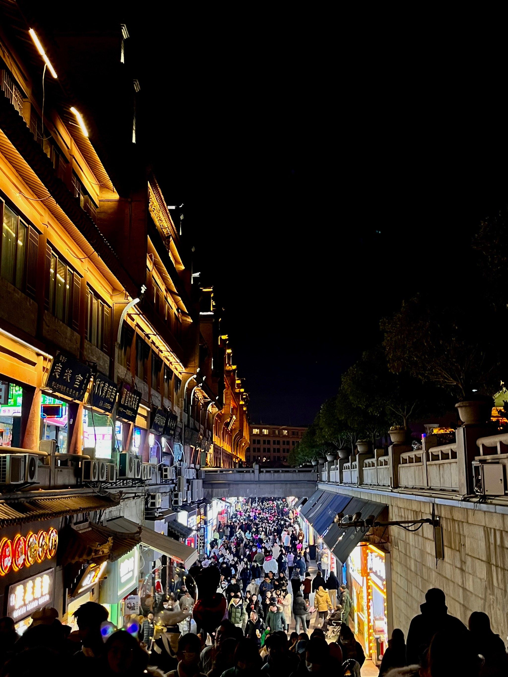 回民街的小摊摊也很好转