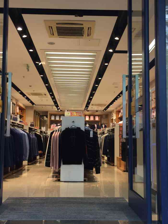 海澜之家(昌里路店)-"海澜之家-男人的衣柜!这句标语耳熟能详,.