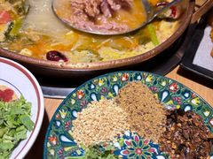 -洱火云南酸菜牛肉火锅(石景山当代商城店)