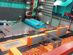 -极限PLAY运动娱乐新世界·团建派对表演休闲馆·室内高空游乐园