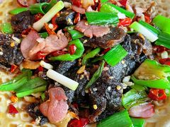 蕨粑炒腊肉-古城苗家土菜馆(河景餐厅店)