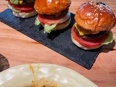 -三勾JJJ Burger&Coffee(梅溪湖店)