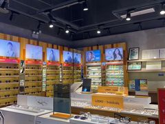 -LOOK眼镜·蔡司依视路配镜(宝山万达店)