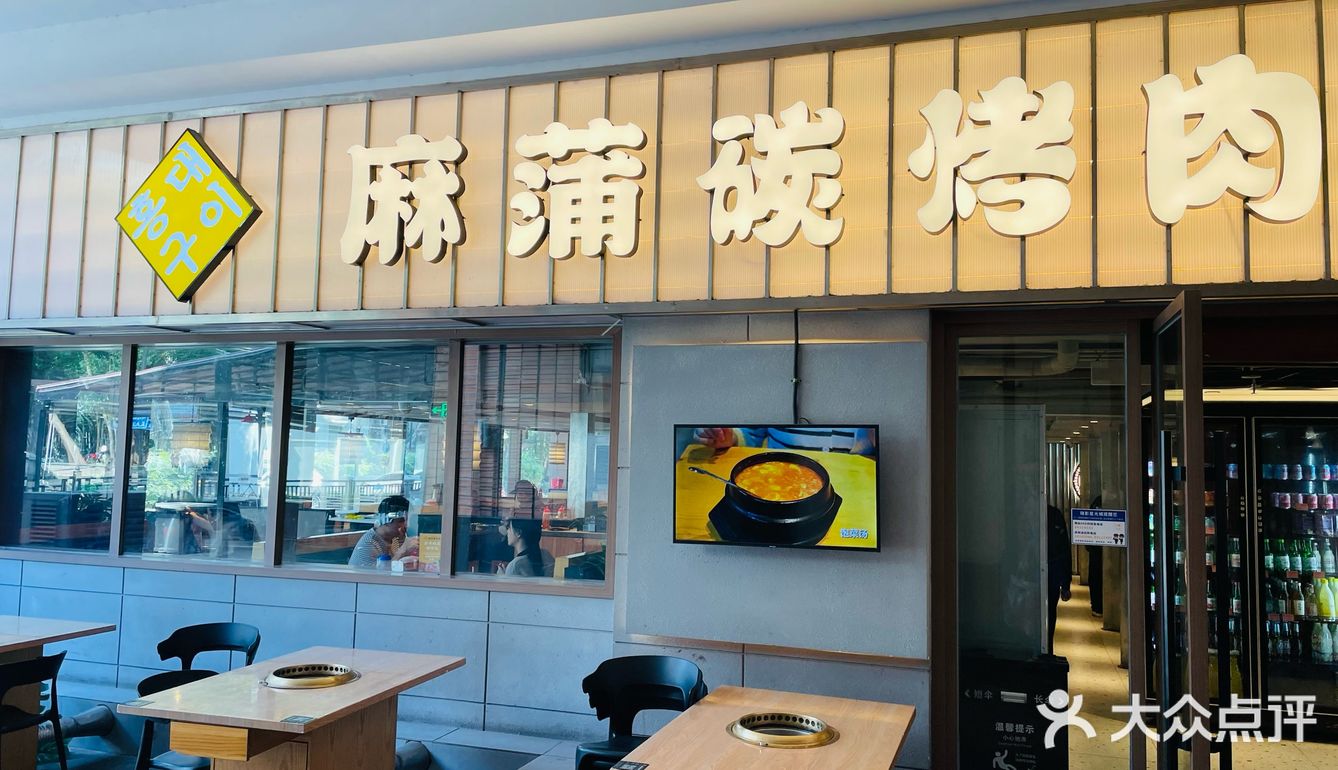 起风降温该咋办？小姐姐说没有比这样吃一顿烤肉更带劲儿的了！