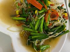 韭菜炒豆芽-蘑菇拌面•正宗新疆菜