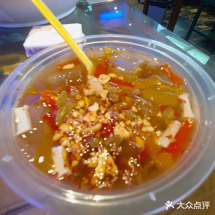 成都街头的家常小馆，就在鹦鹉巷子里