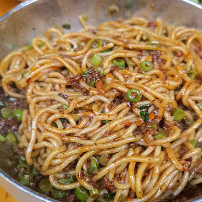 坝坝面-"这家面是真的王道 素椒杂酱可以说是yyd."-大众点评移动版