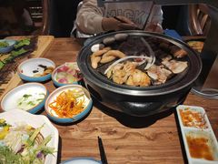 -明洞阿姨·韩式酱蟹烤肉·创意料理(三元桥店)