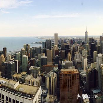 他的85楼是一家餐厅，86楼是酒吧