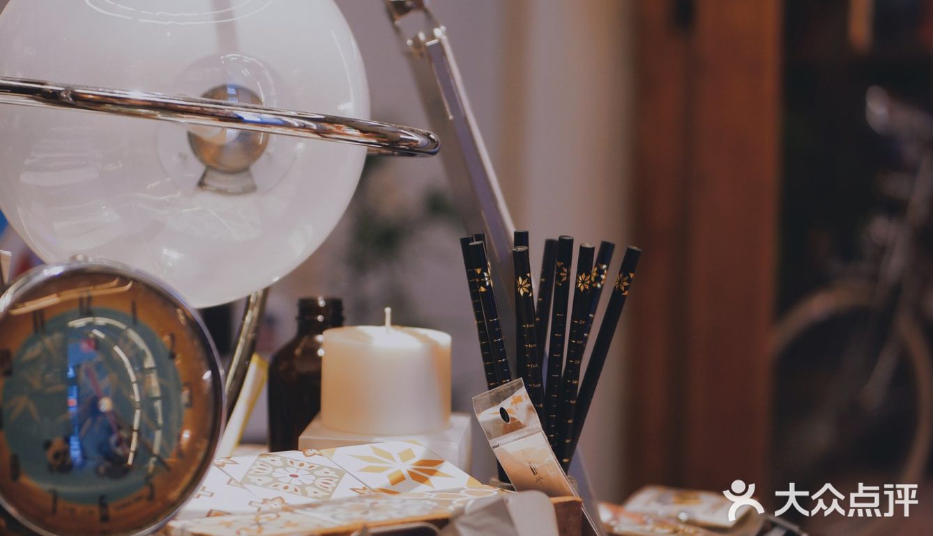 成都 | 新店 | 书店，让时间静止，让手不释卷。