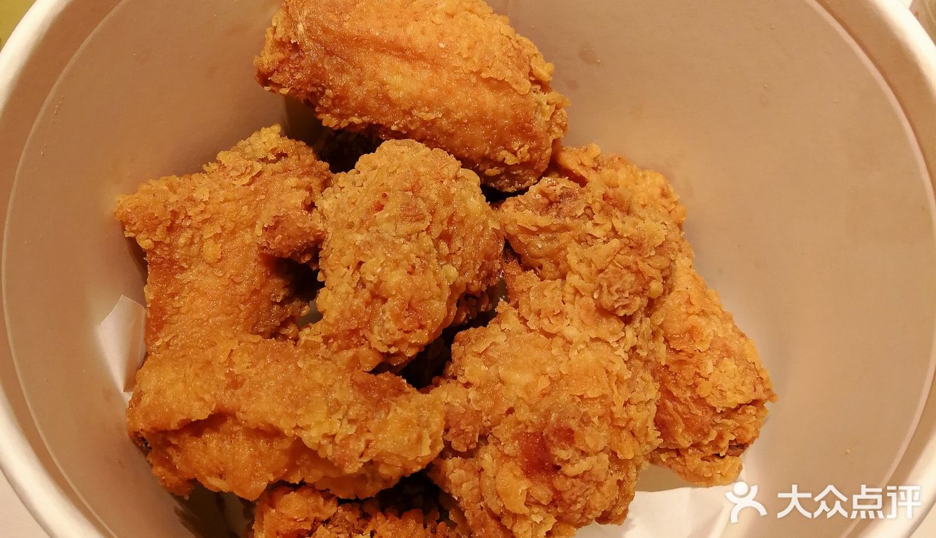 这次买了一份,活动价29元一桶「十翅桶」有5个鸡腿