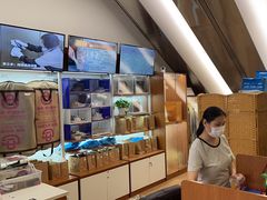 -爱革·洗衣改衣·洗鞋修鞋·洗包修包·奢侈品护理(缤谷广场店)