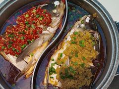 -阿瓦山寨·湘菜现炒·剁椒鱼头王(咸阳总店)