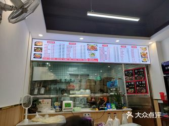 「重庆小面」 环境设施 桌位多,空调凉快