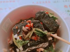 -黑色经典·长沙臭豆腐(粤华路店)