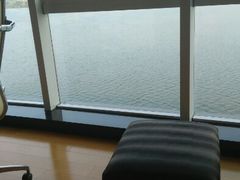 落地窗外湖景-闻泰花园酒店