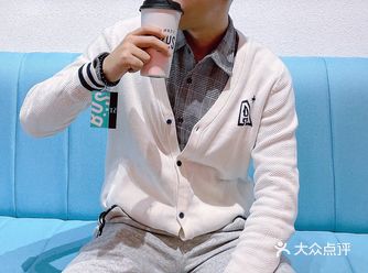 武汉首家 |超酷巴士主题 ins风撞色系理发店