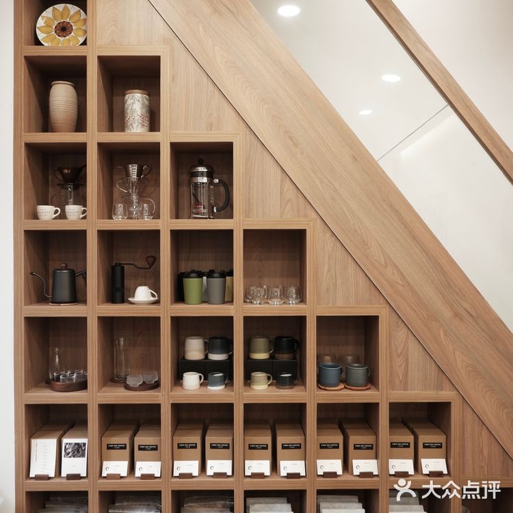 深圳新店|克莱因🔵与原木风的邂逅