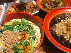 -爆炸头阿姨小四川正宗川味小吃(无任何分店)
