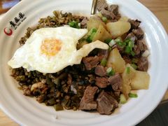 红烧牛肉双拼饭-贵凤凰贵州米粉(望京店)
