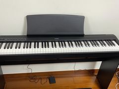 -柏斯音乐艺术中心·钢琴·吉他(上音店)