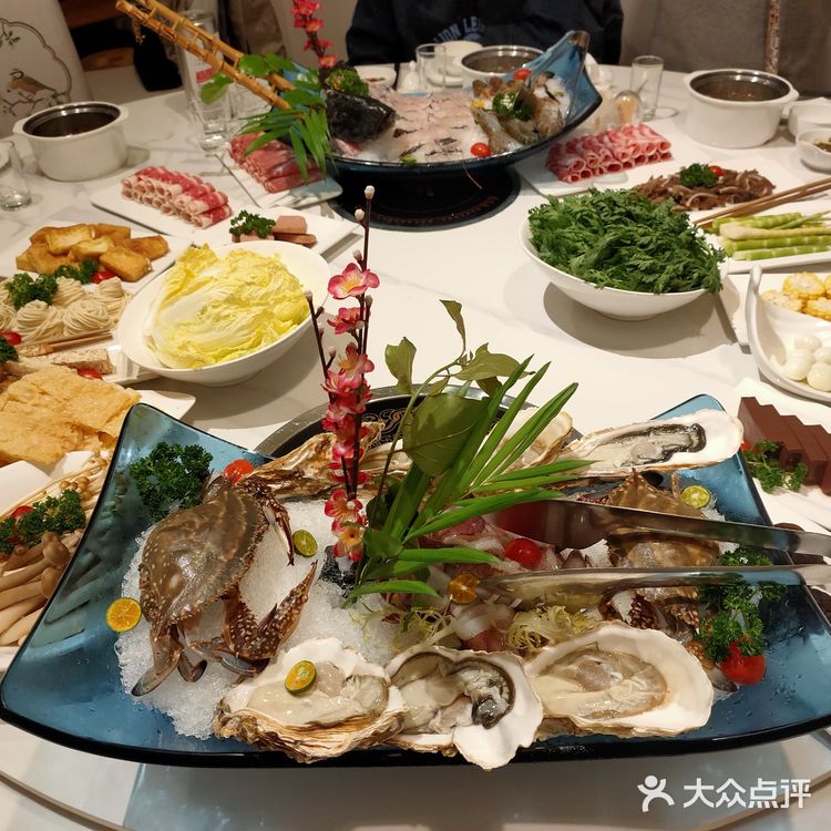 元宵节里的旋转火锅，热辣滚烫～