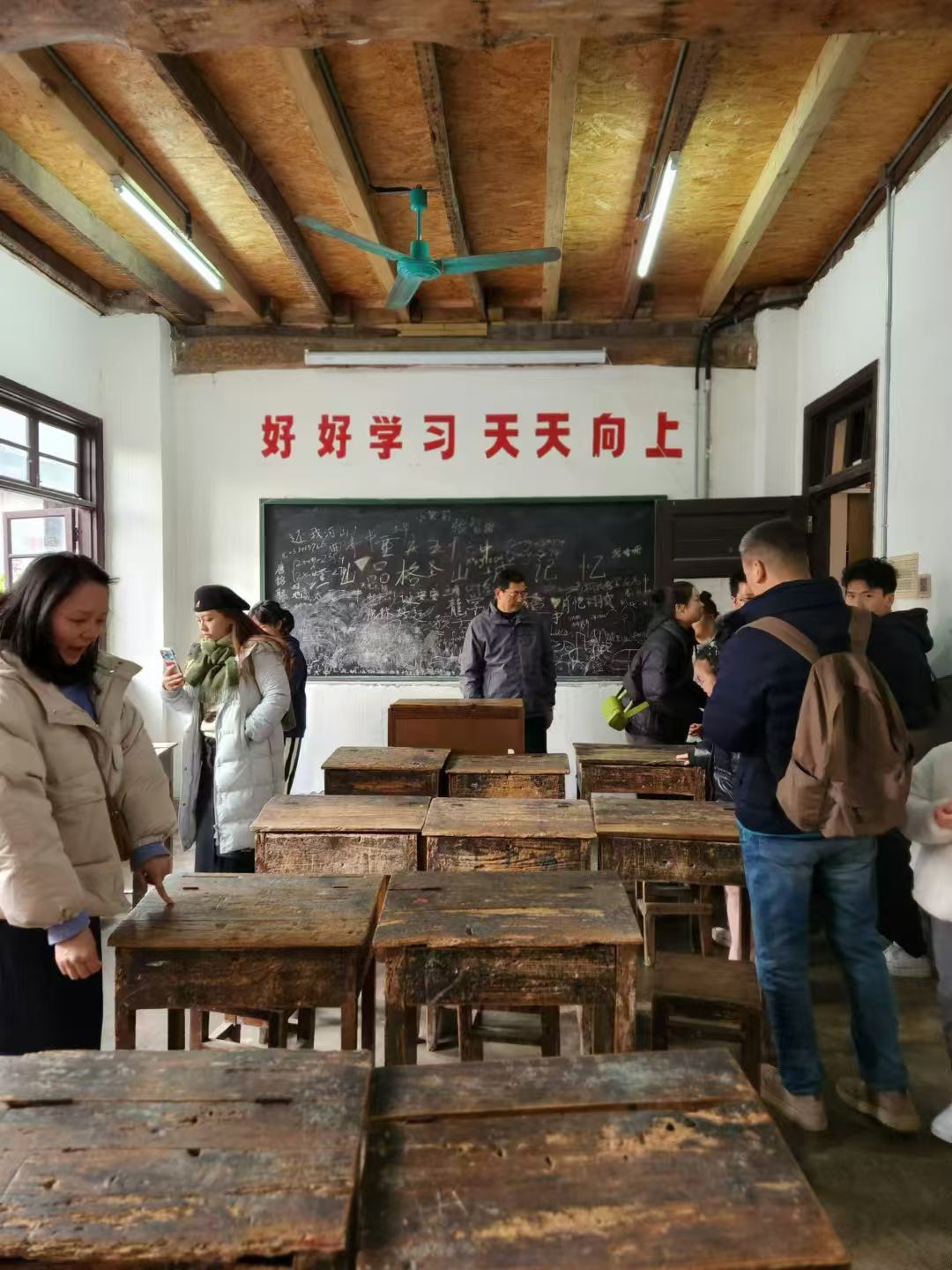 这种教室是多少80后的回忆

#时光穿梭机 #旧时光