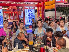-刘姐啤酒鱼民族演艺餐厅(西街总店)