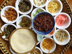 -包整·丝娃娃(一览甲秀楼风景店)