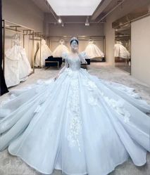 -觅白婚纱礼服馆