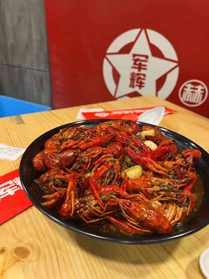 赫军辉烧烤(佳园路店)-"[薄荷]环境: 四层楼的设计,一楼都是厨.